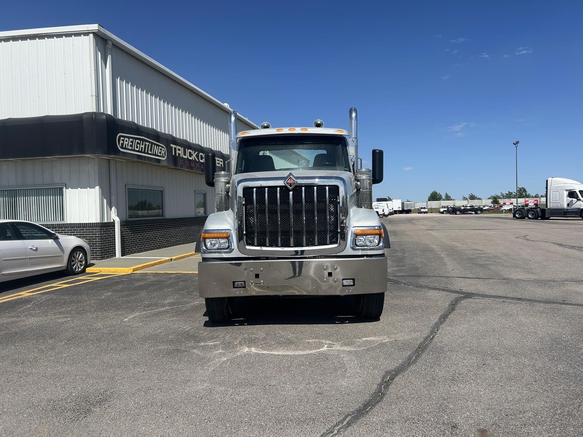 2025 International HX — photo 4