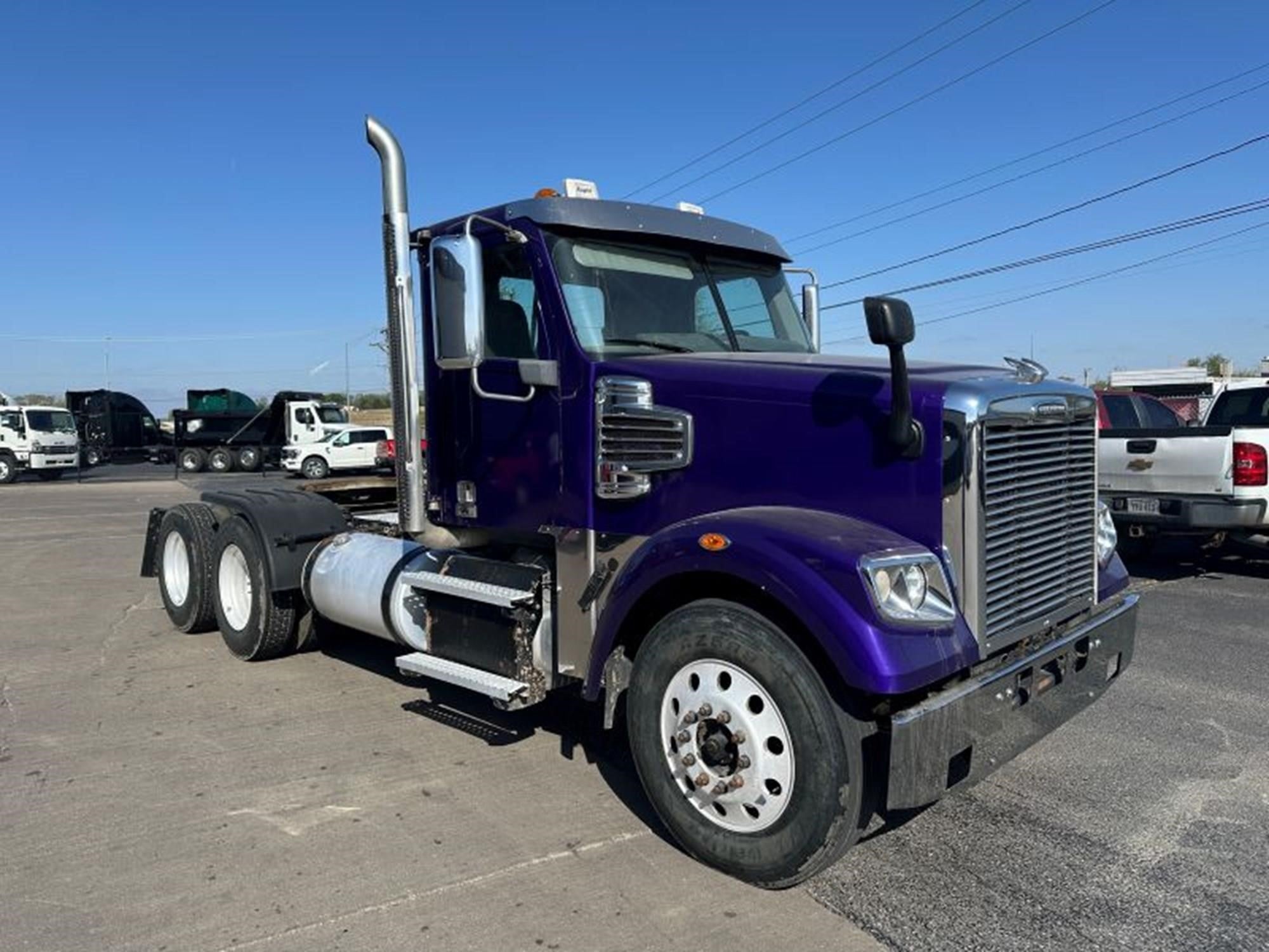 2018 Freightliner 122SD — photo 4
