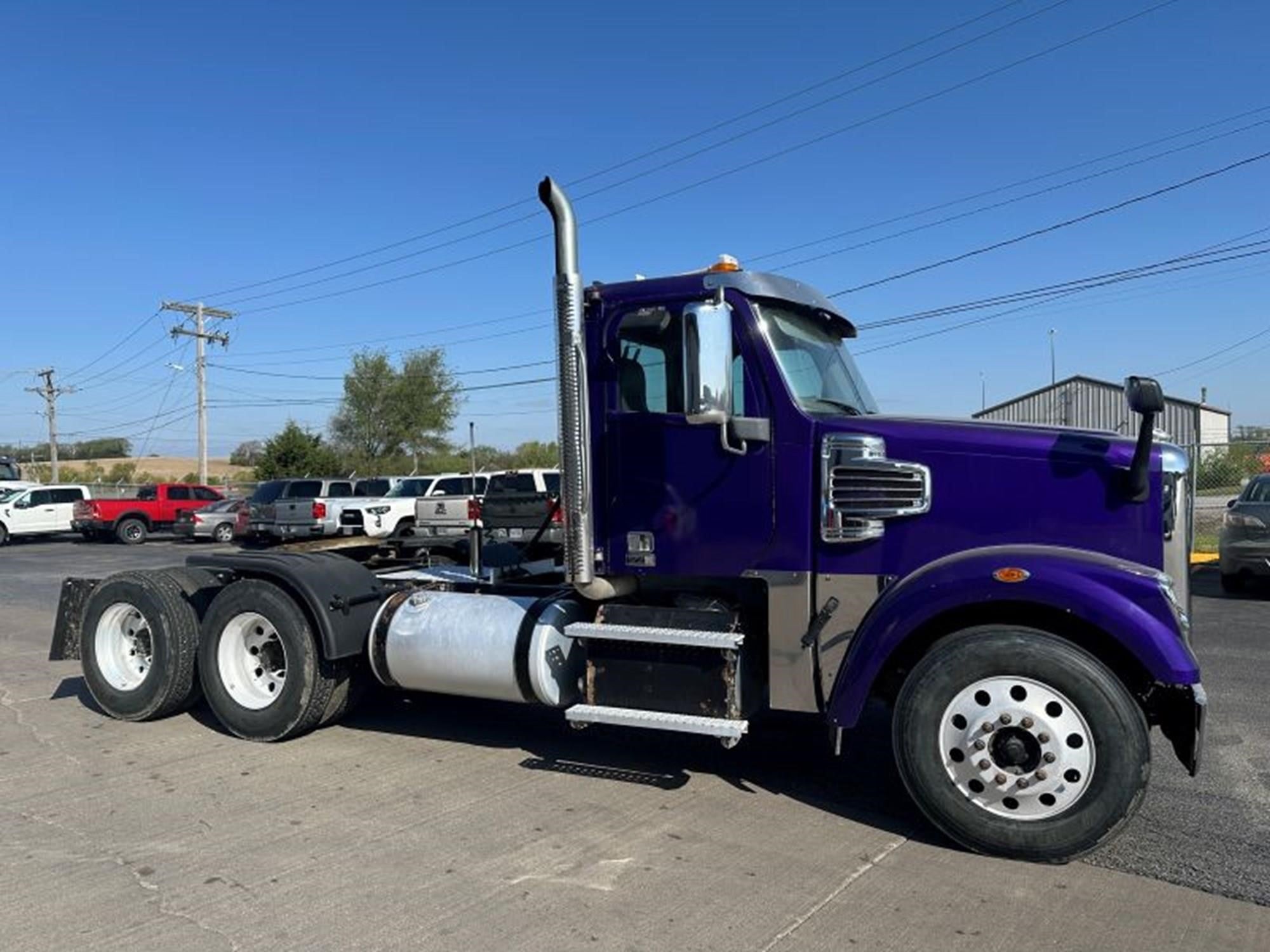 2018 Freightliner 122SD — photo 5
