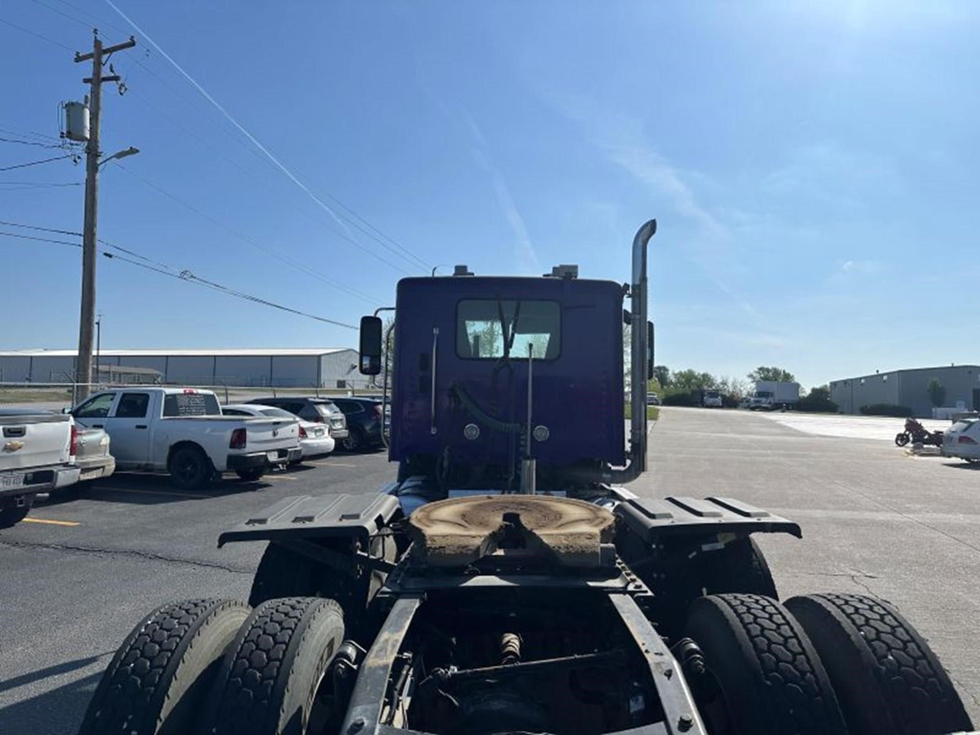 2018 Freightliner 122SD — photo 6