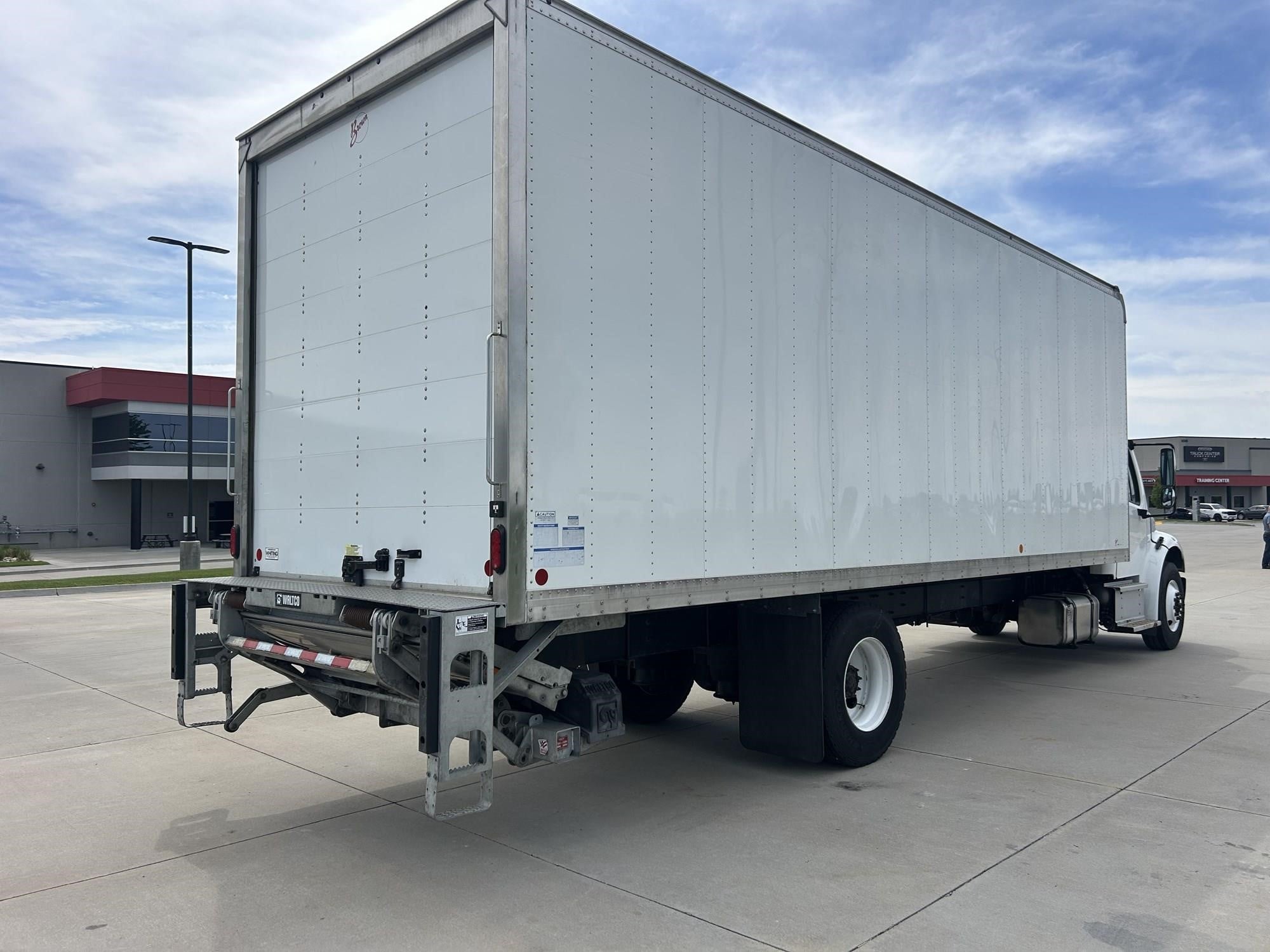 2023 Freightliner eM2 — photo 7