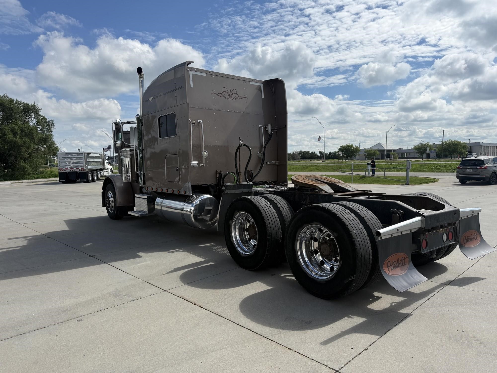 2007 Peterbilt 379 — photo 8