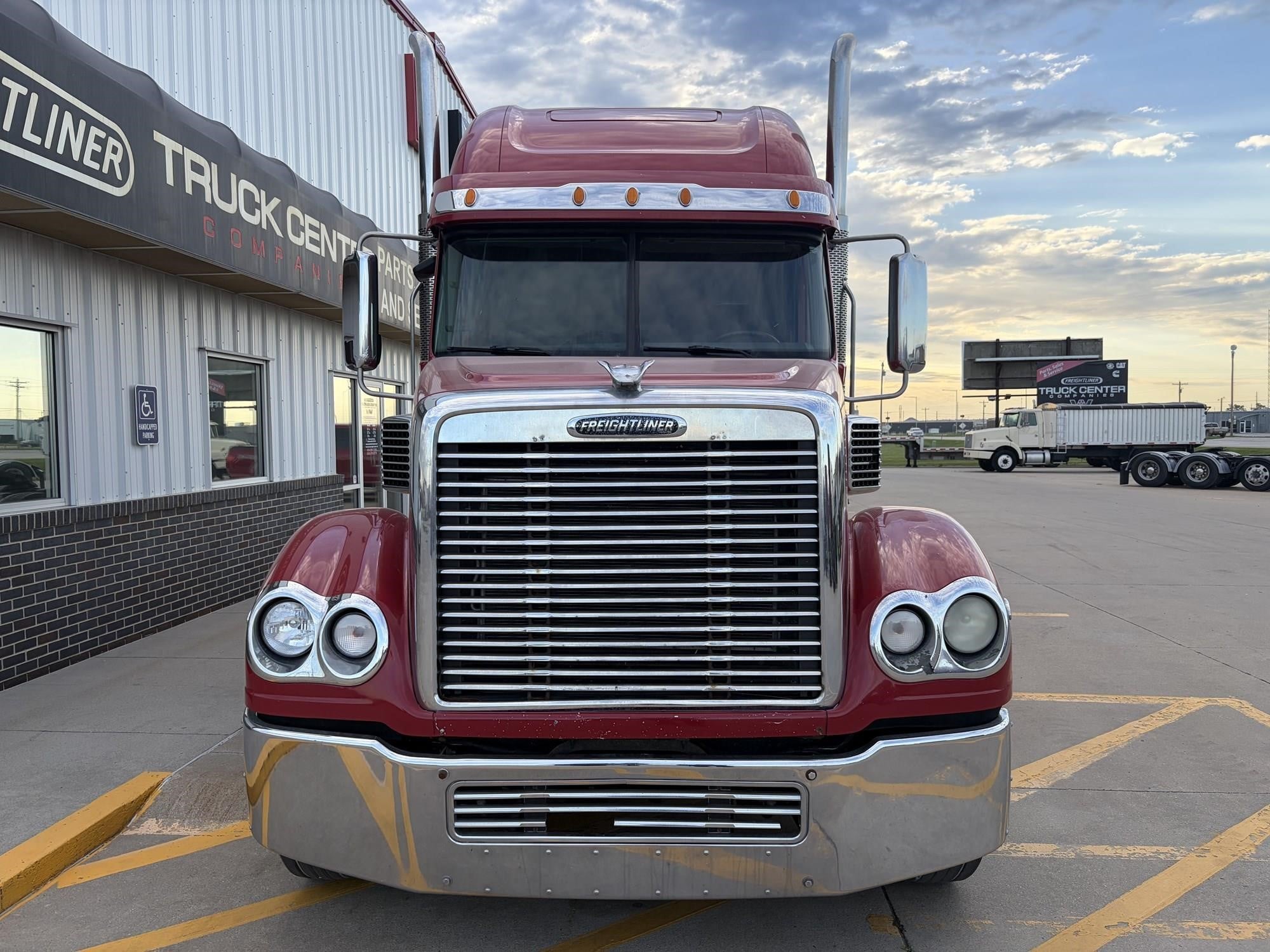 2016 Freightliner Coronado — photo 2