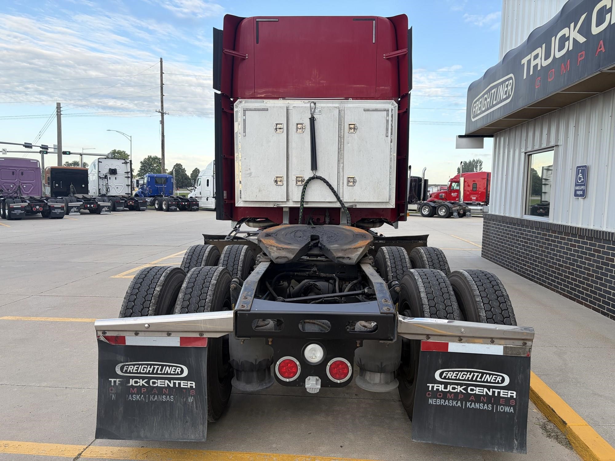 2016 Freightliner Coronado — photo 6