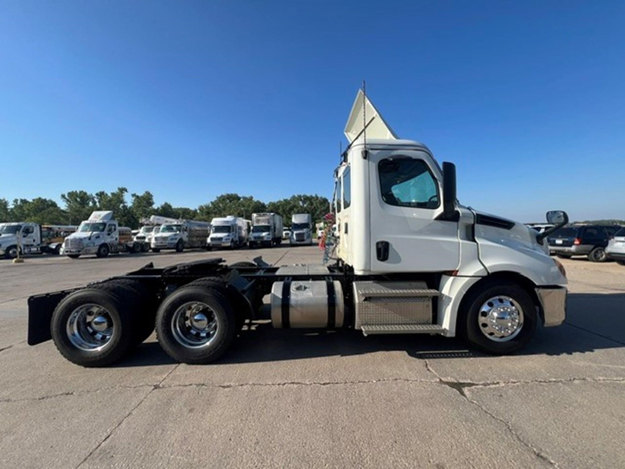 2020 Freightliner Cascadia — photo 4