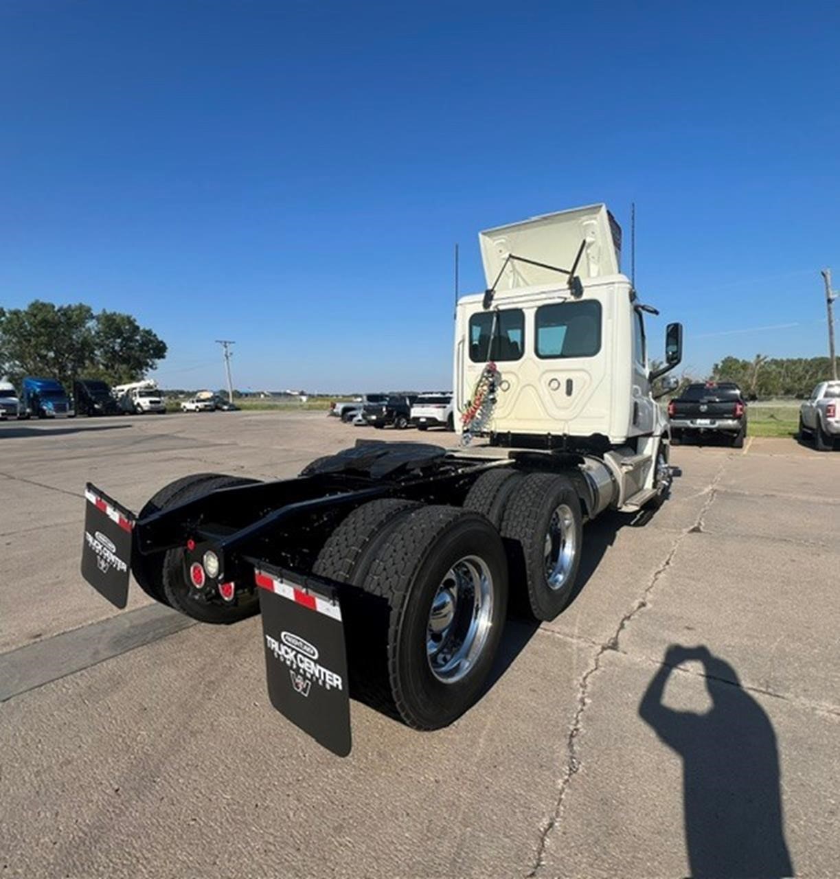 2020 Freightliner Cascadia — photo 7