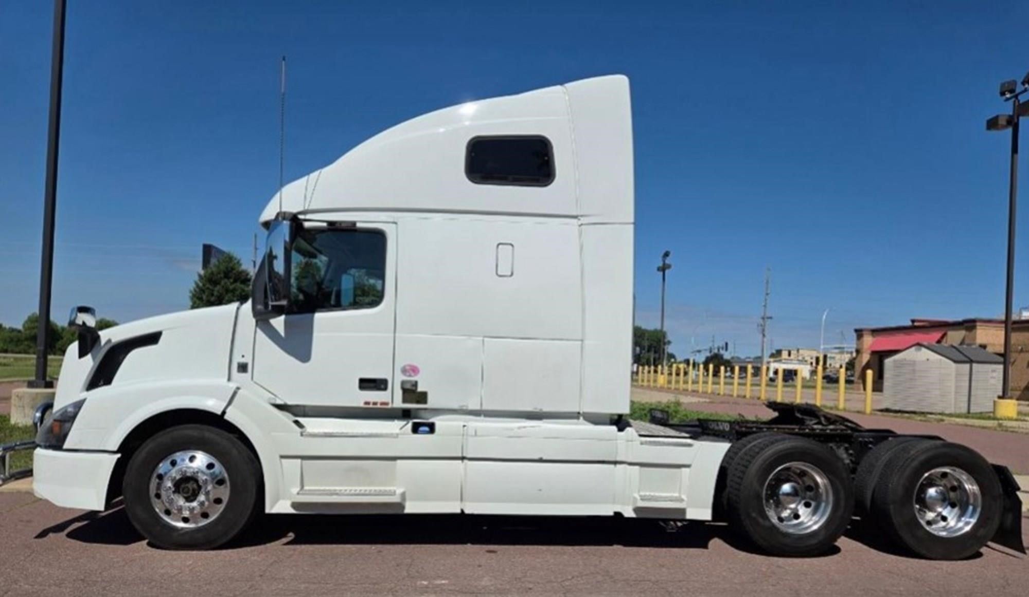 2018 Volvo VNL 860 — photo 2