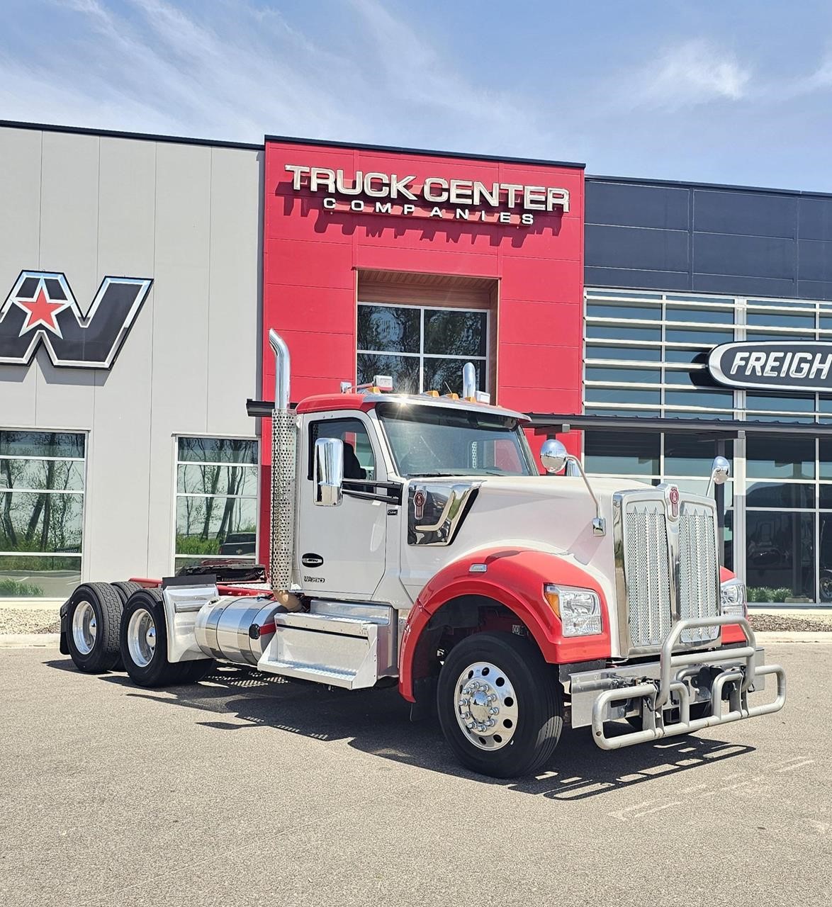 2024 Kenworth W990