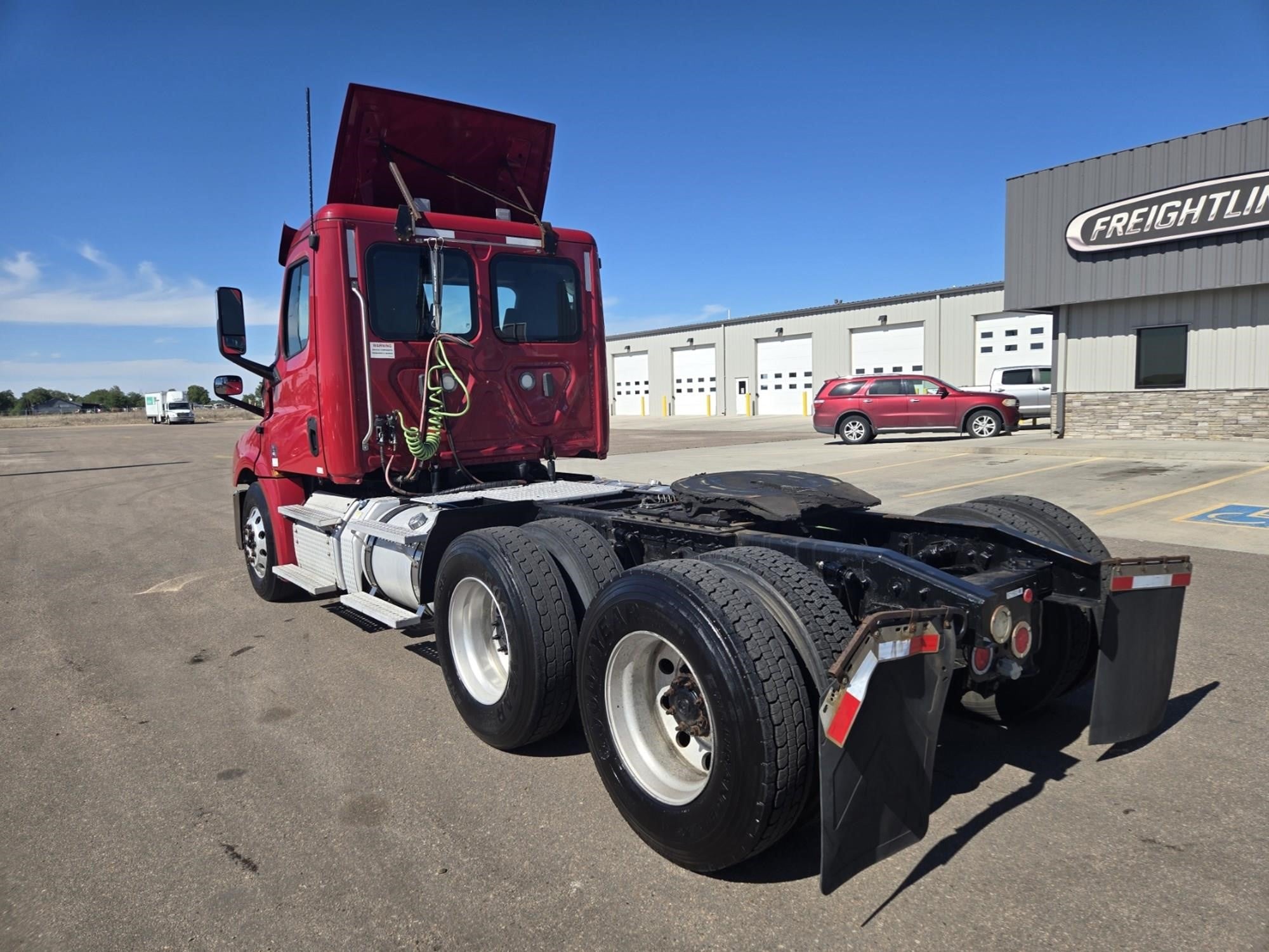2019 Freightliner Cascadia — photo 3