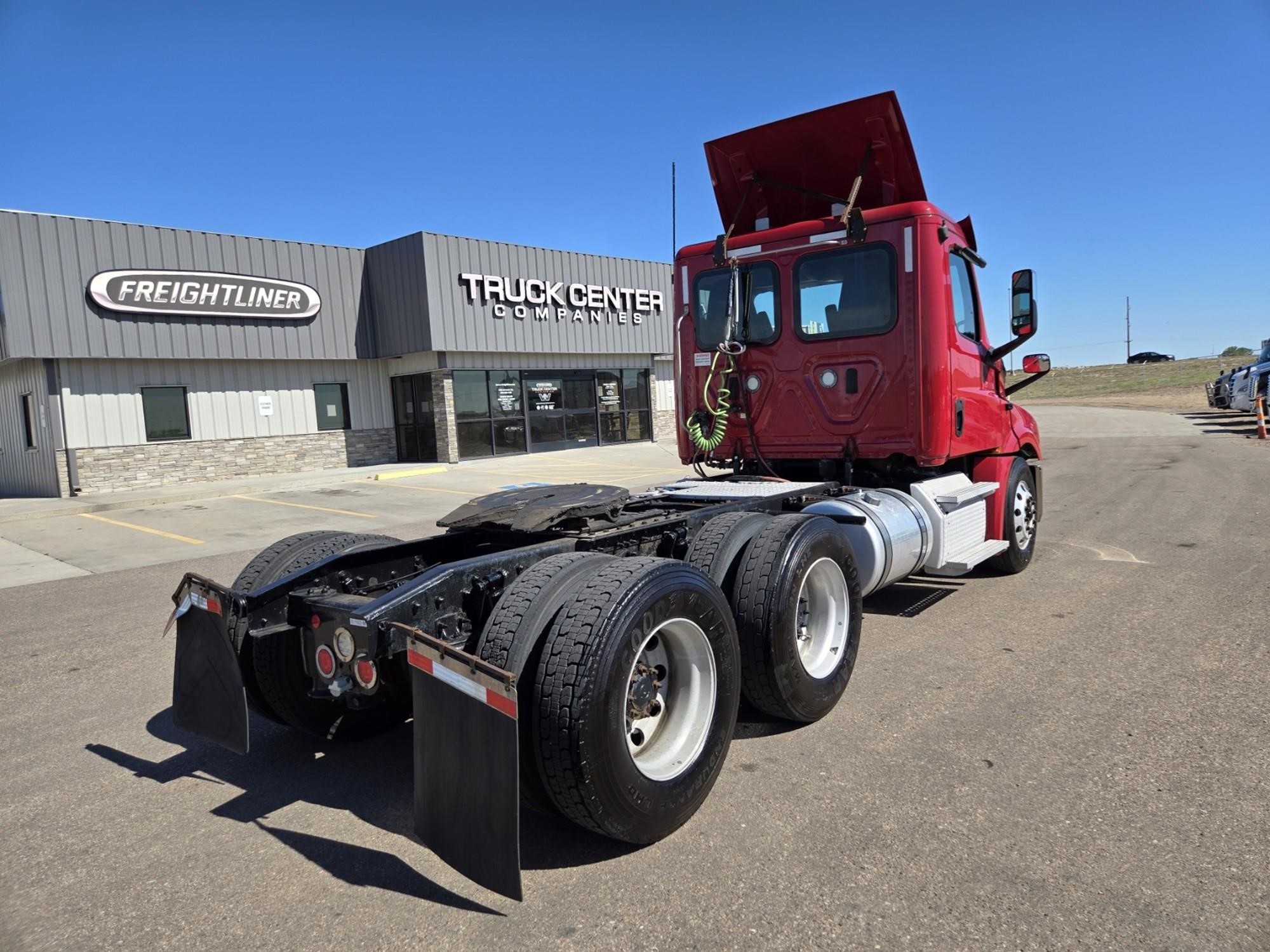 2019 Freightliner Cascadia — photo 4