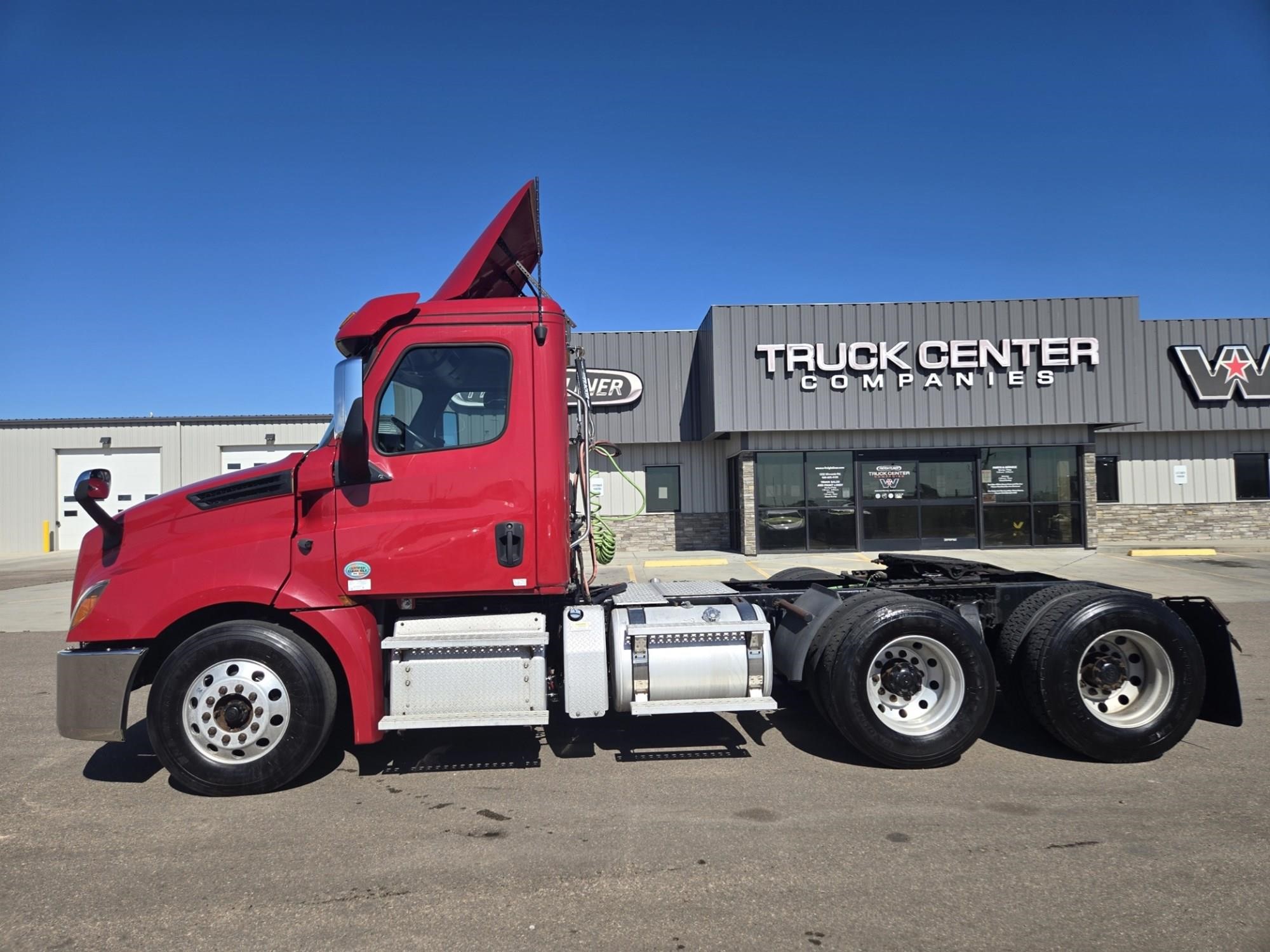 2019 Freightliner Cascadia — photo 8