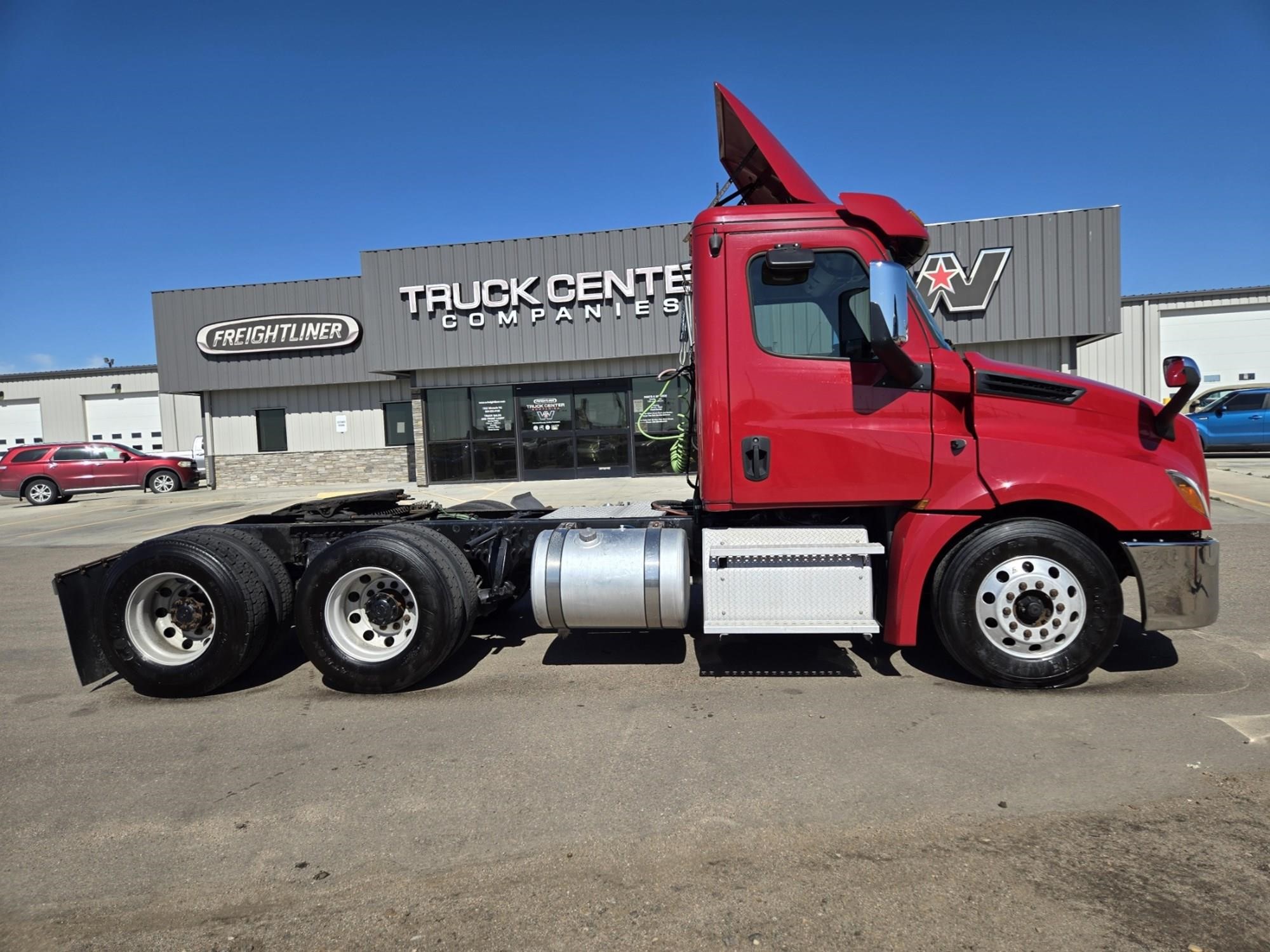 2019 Freightliner Cascadia — photo 7