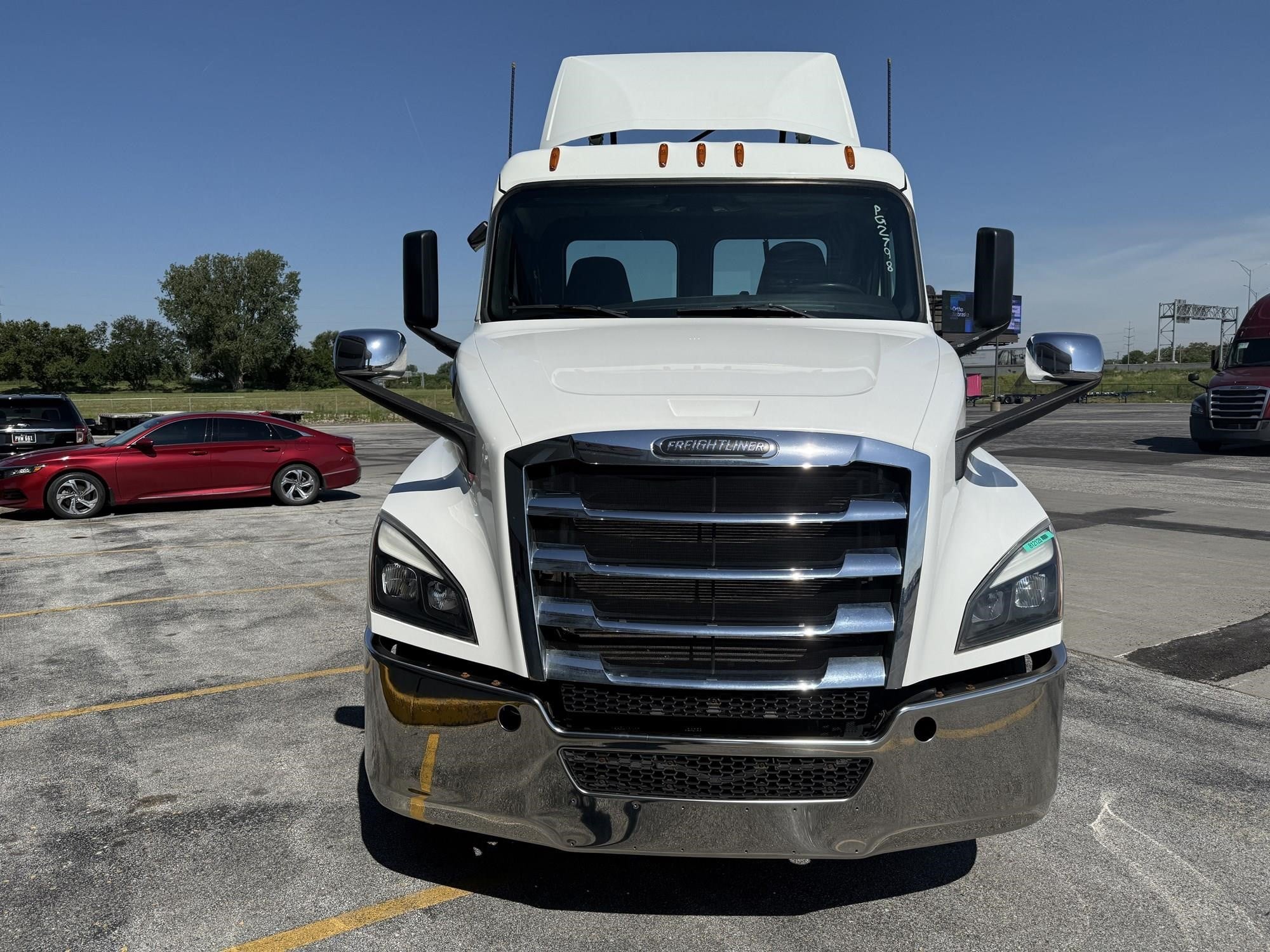 2019 Freightliner Cascadia — photo 2