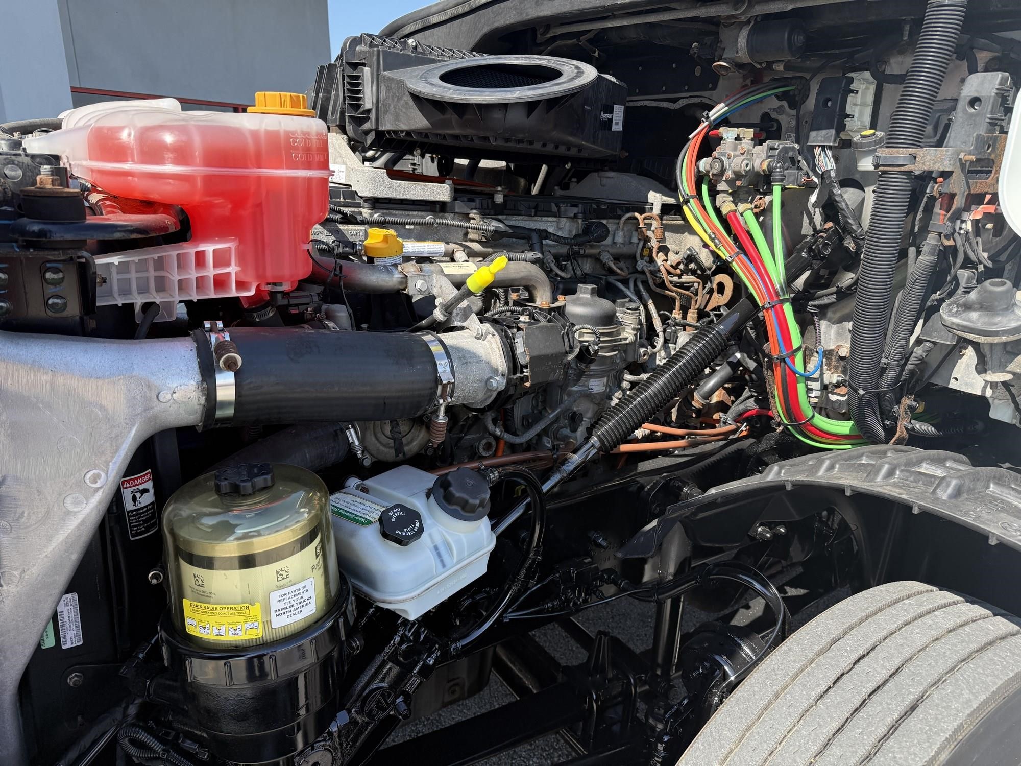 2019 Freightliner Cascadia — photo 4