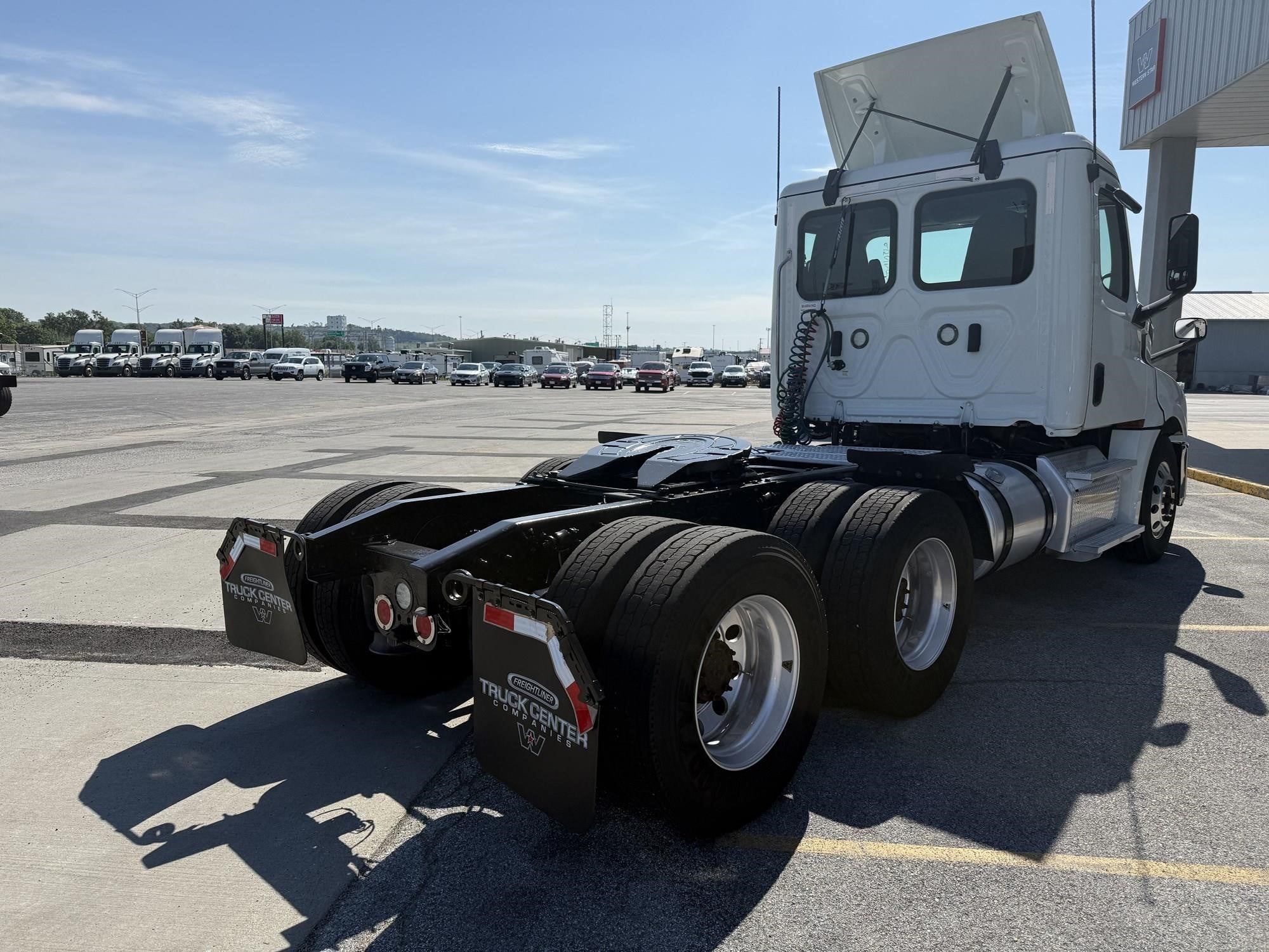 2019 Freightliner Cascadia — photo 6