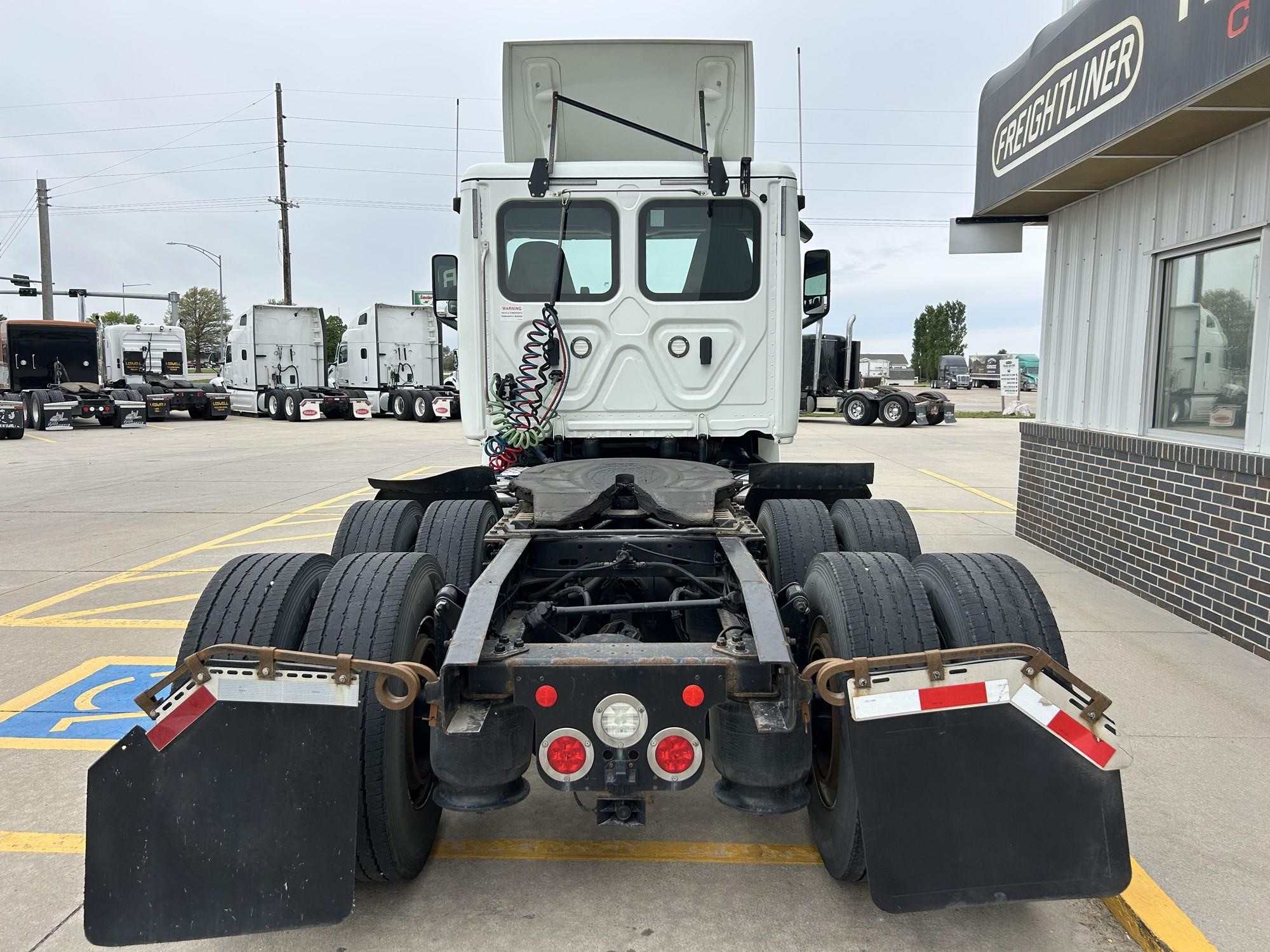 2018 Freightliner Cascadia — photo 6