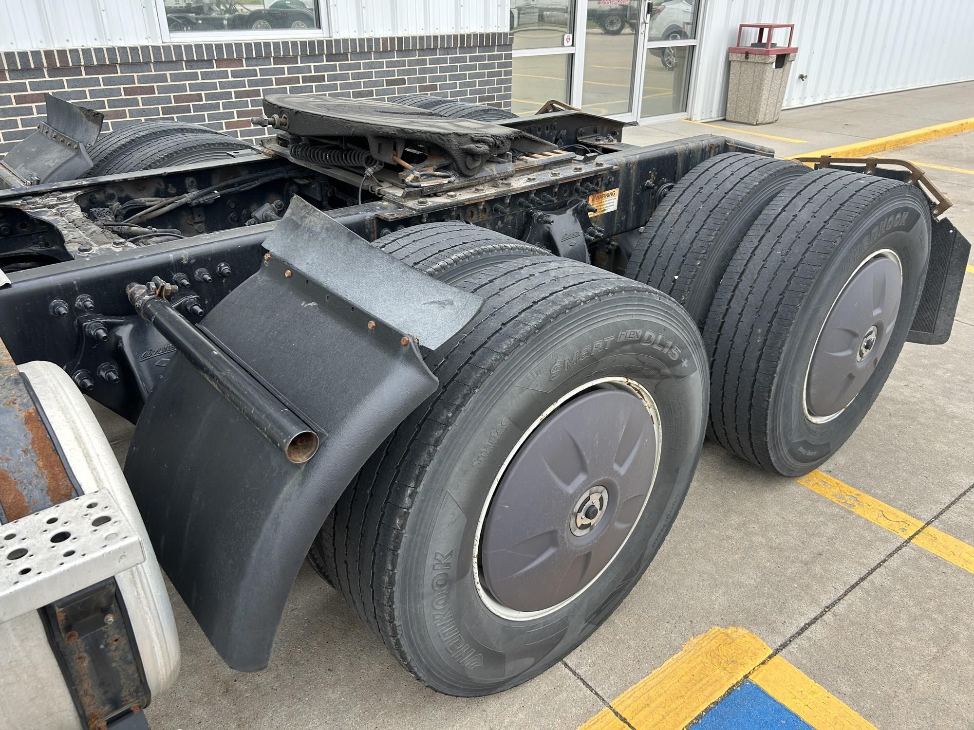 2018 Freightliner Cascadia — photo 8