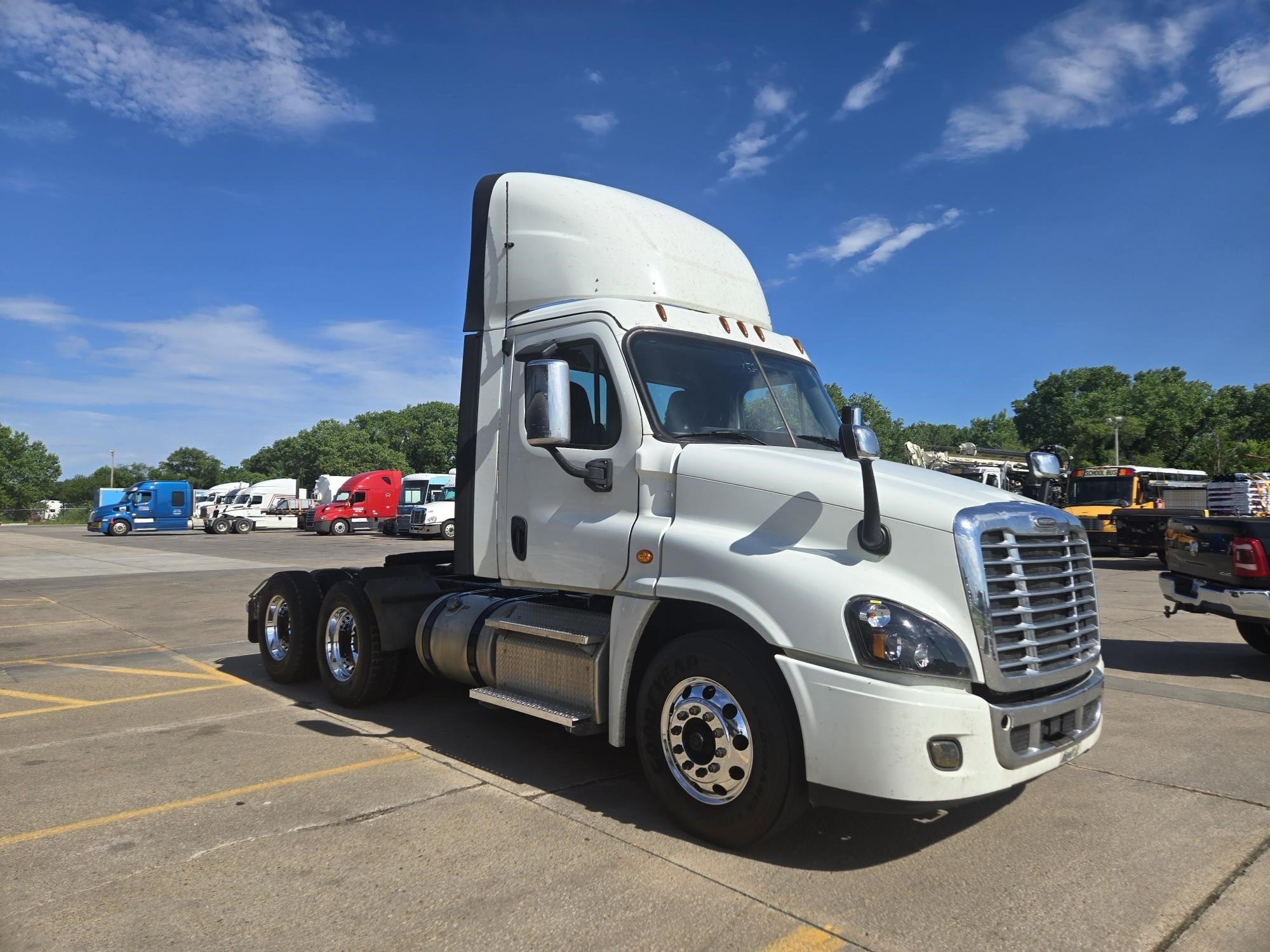 2019 Freightliner Cascadia — photo 3