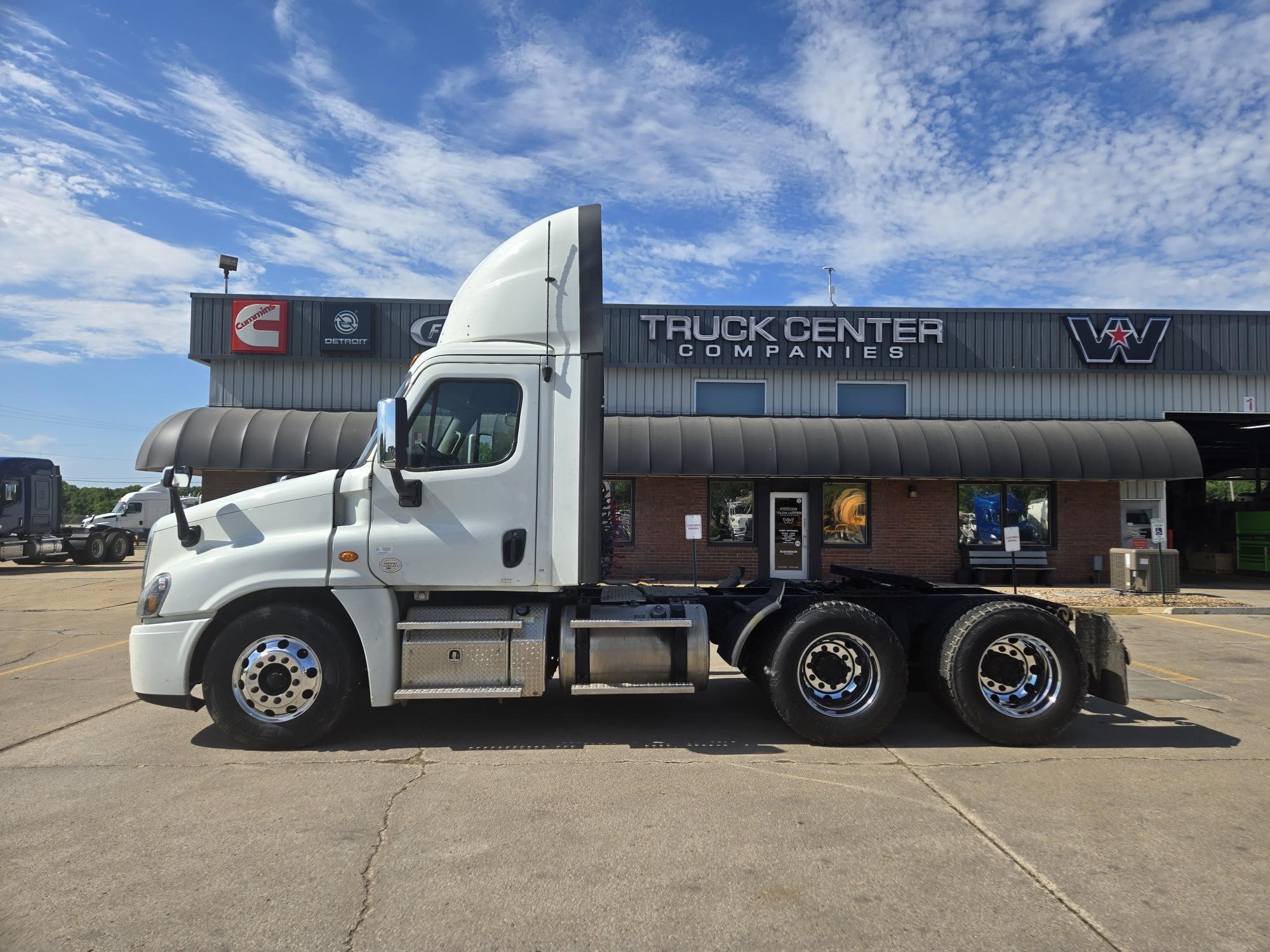 2019 Freightliner Cascadia — photo 6
