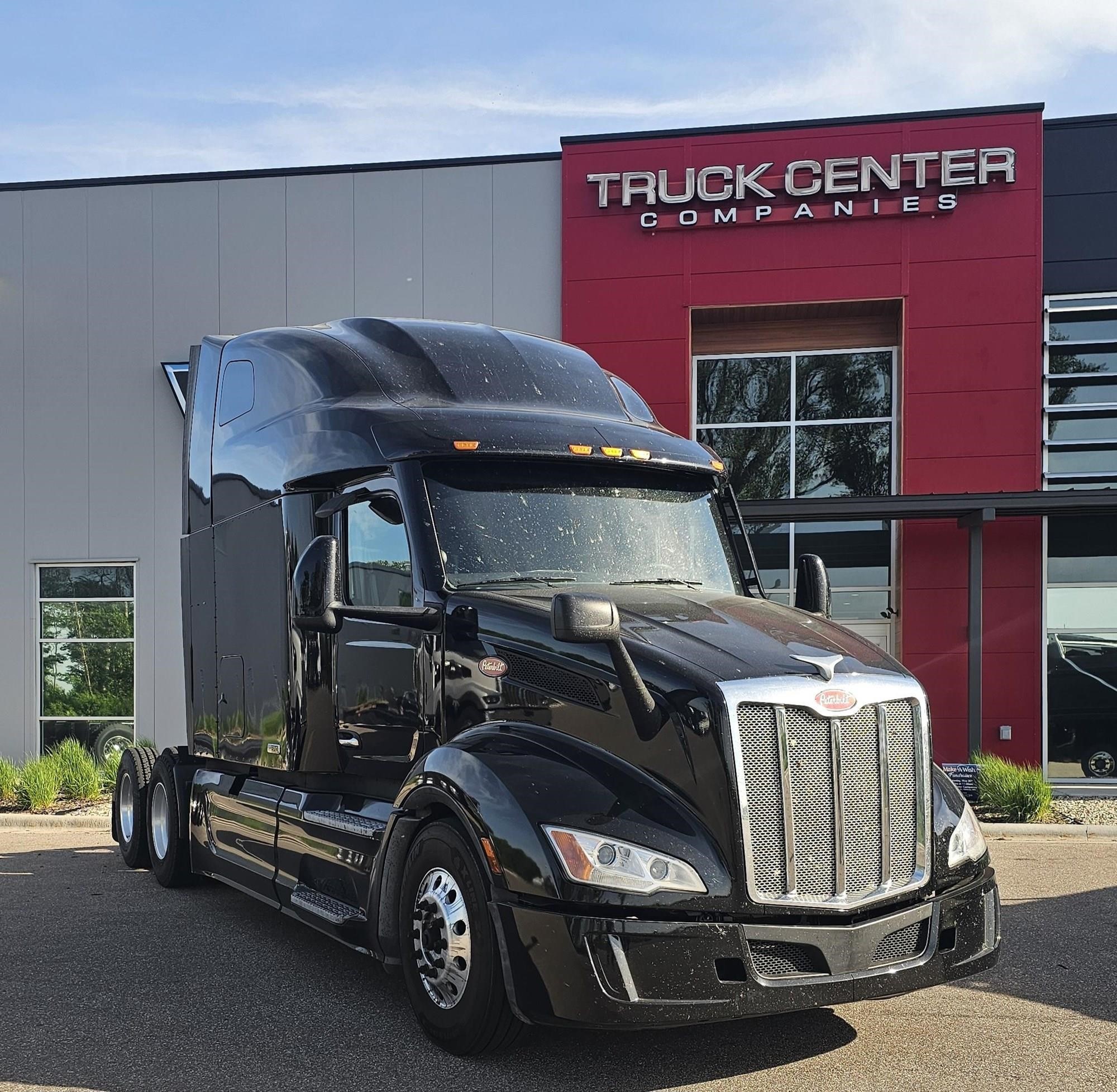 2023 Peterbilt 579