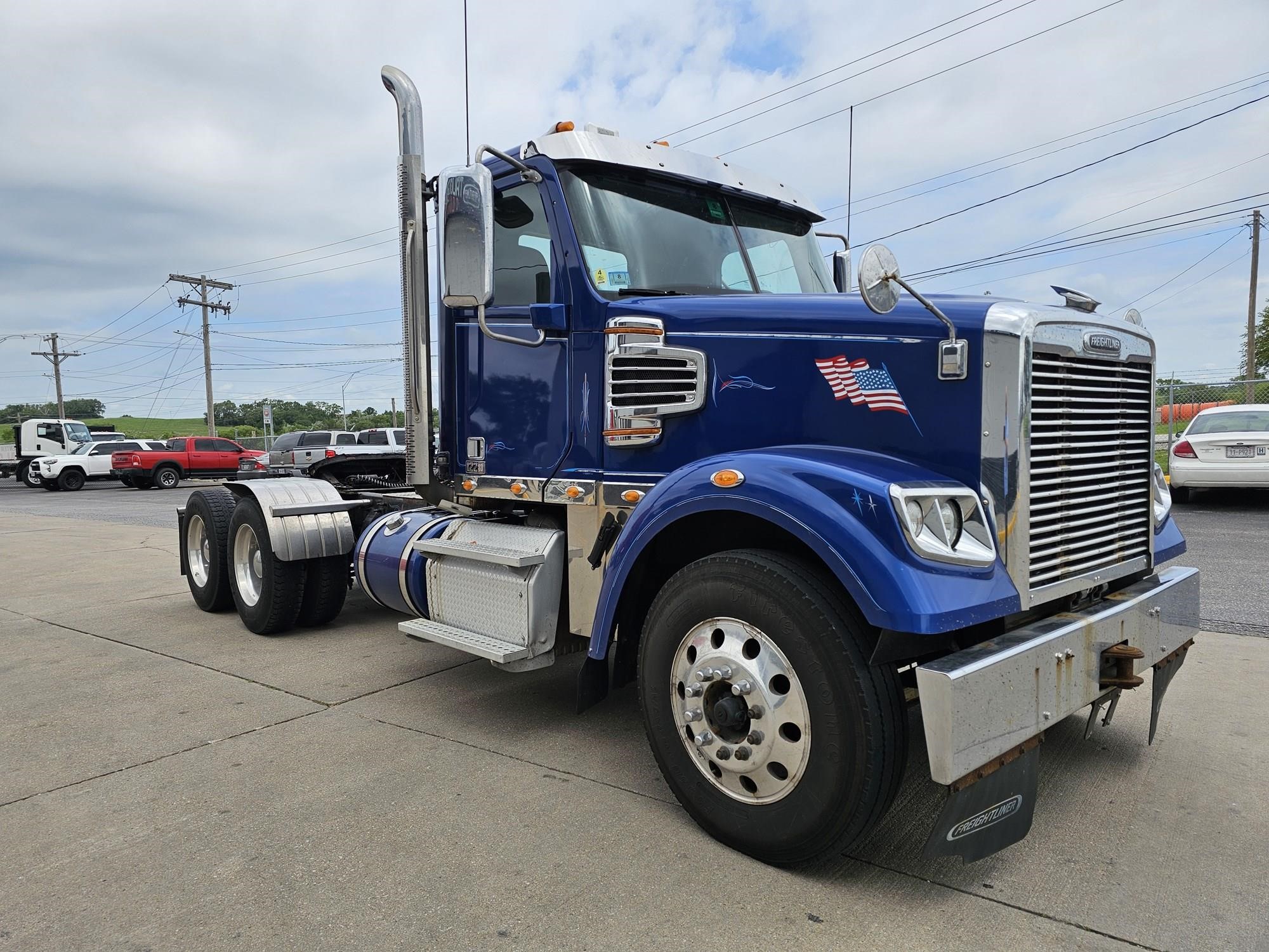 2019 Freightliner 122SD — photo 2