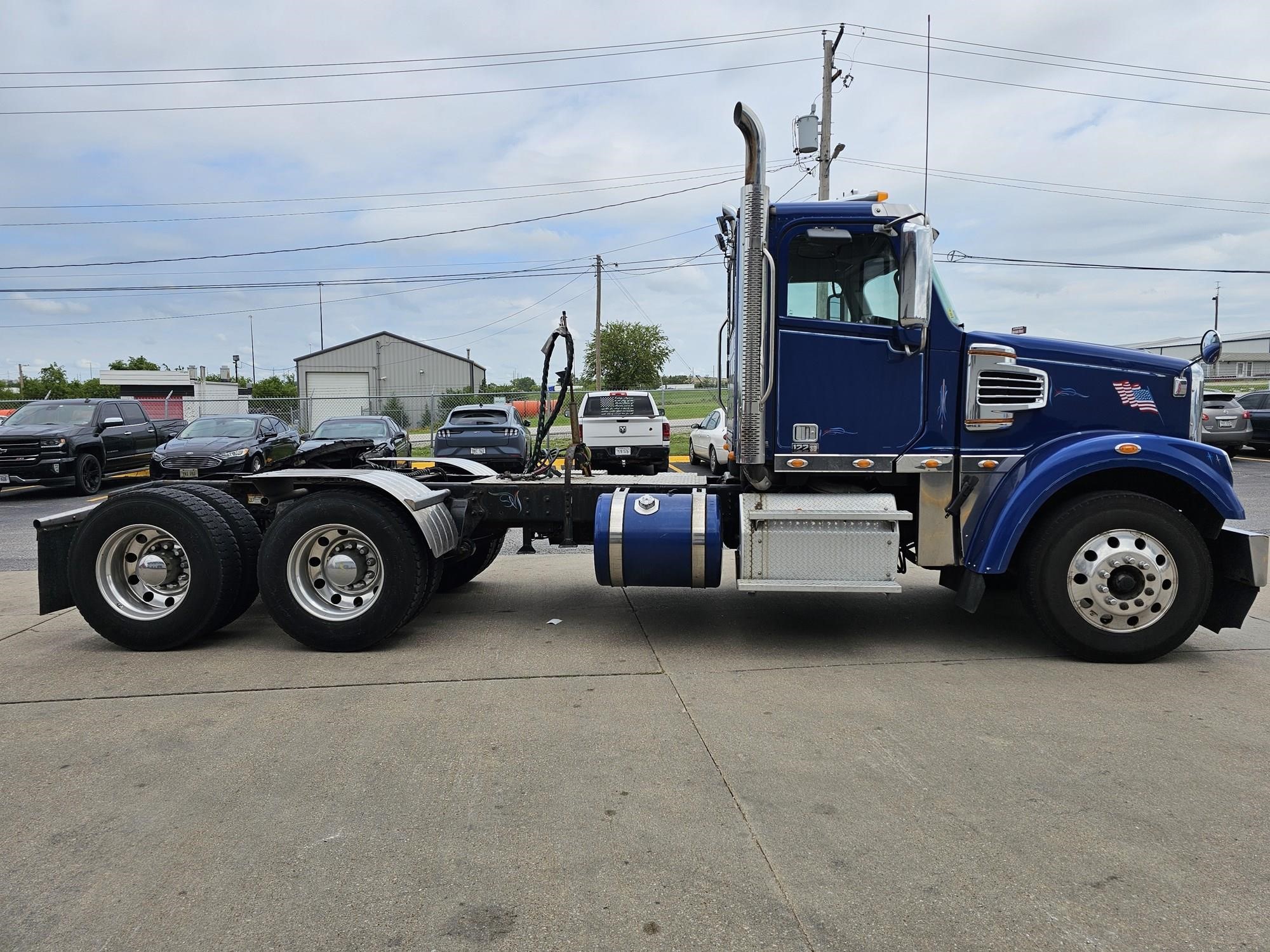2019 Freightliner 122SD — photo 8