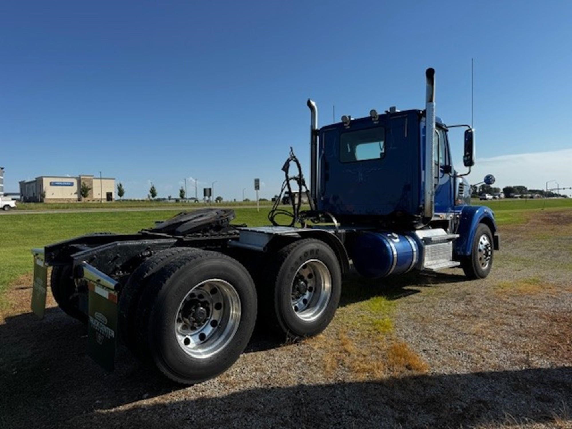 2019 Freightliner 122SD — photo 5