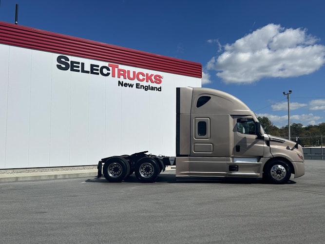 2022 Freightliner Cascadia 126" Sleeper Cab photo 2