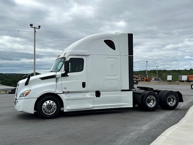 2021 Freightliner Cascadia 126" Sleeper Cab photo 4