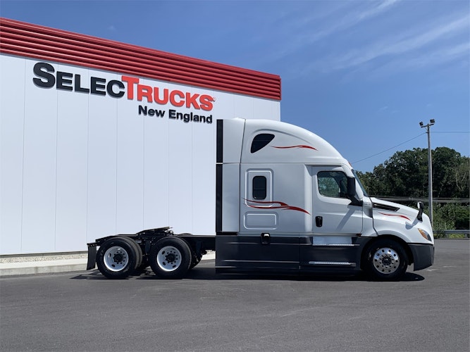 2022 Freightliner Cascadia 126" Sleeper Cab photo 3