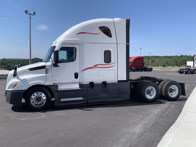 2022 Freightliner Cascadia 126" Sleeper Cab photo 4