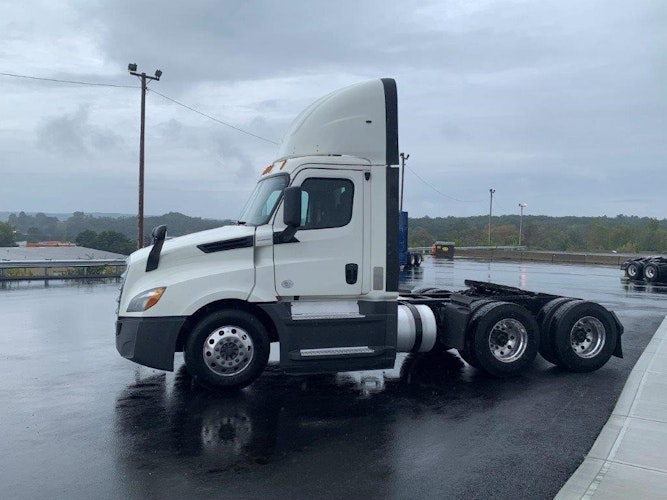 2020 Freightliner Cascadia 126" Day cab photo 4
