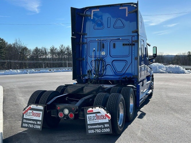 2022 Freightliner Cascadia 126" Sleeper Cab photo 4