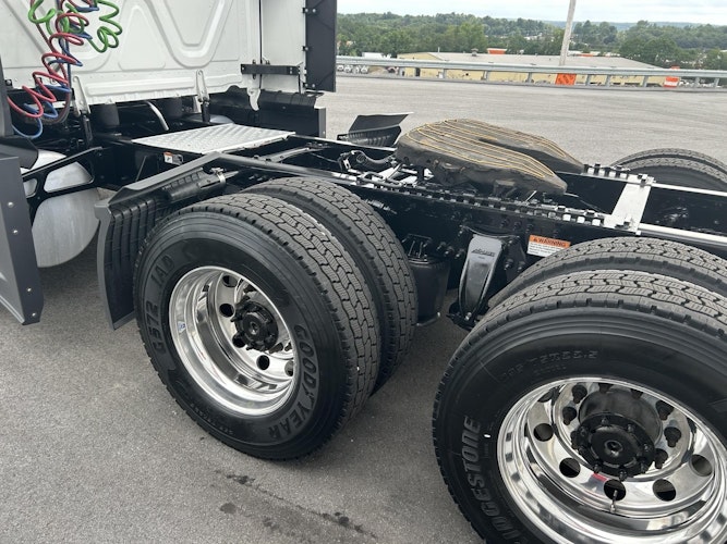 2023 Freightliner Cascadia 126" Sleeper Cab photo 3