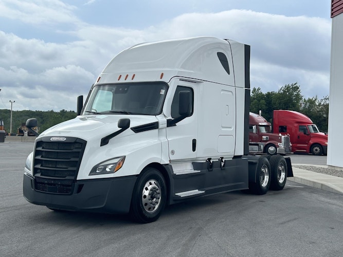 2023 Freightliner Cascadia 126" Sleeper Cab photo 4