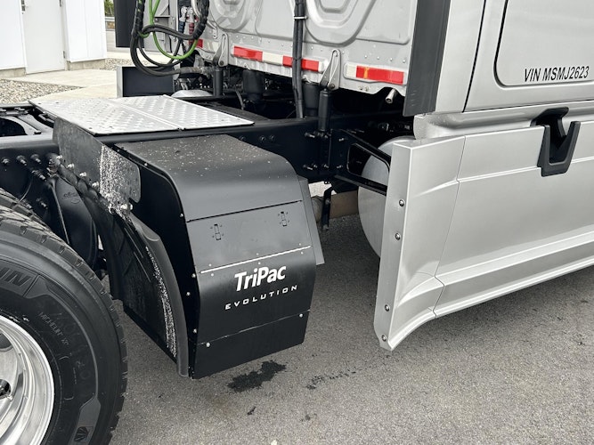 2021 Freightliner Cascadia 126" Sleeper Cab photo 4