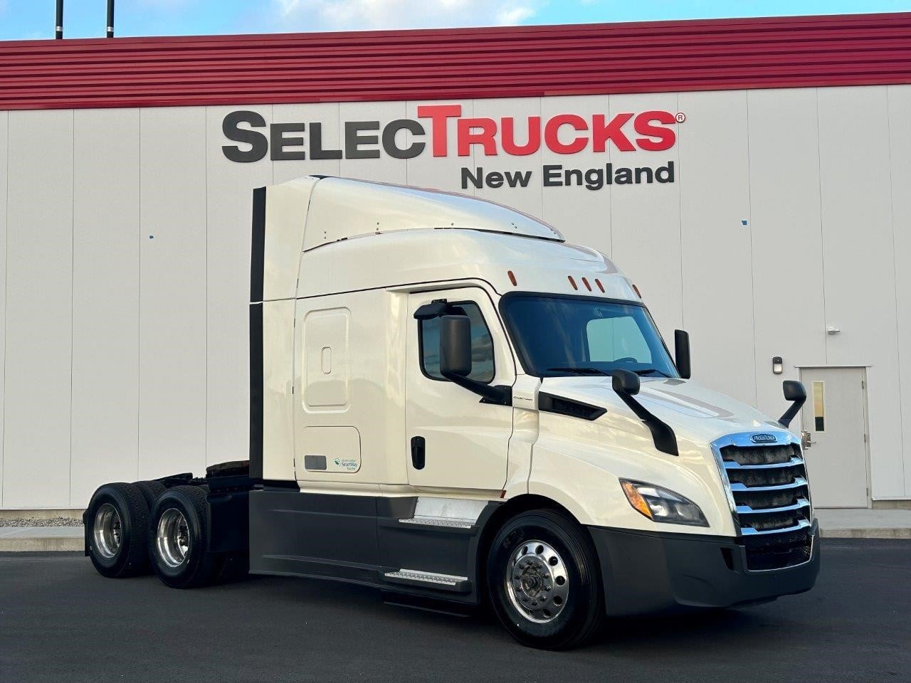 2022 Freightliner Cascadia in New England, MA — photo 2