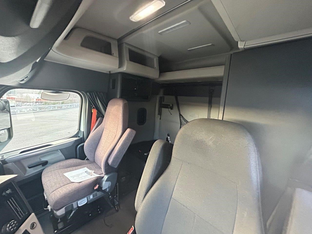 2022 Freightliner Cascadia in New England, MA — photo 4