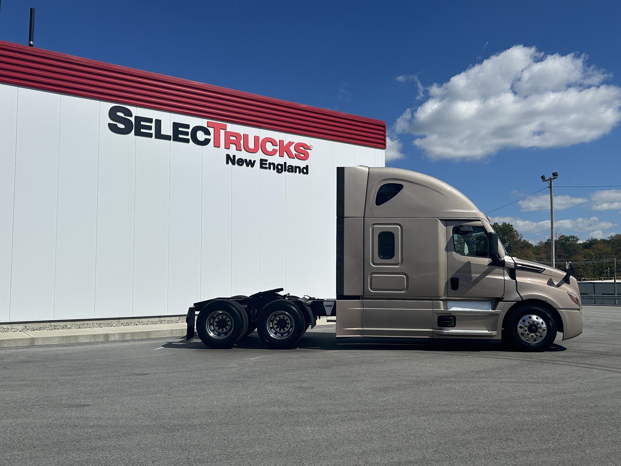 2022 Freightliner Cascadia in New England, MA — photo 2