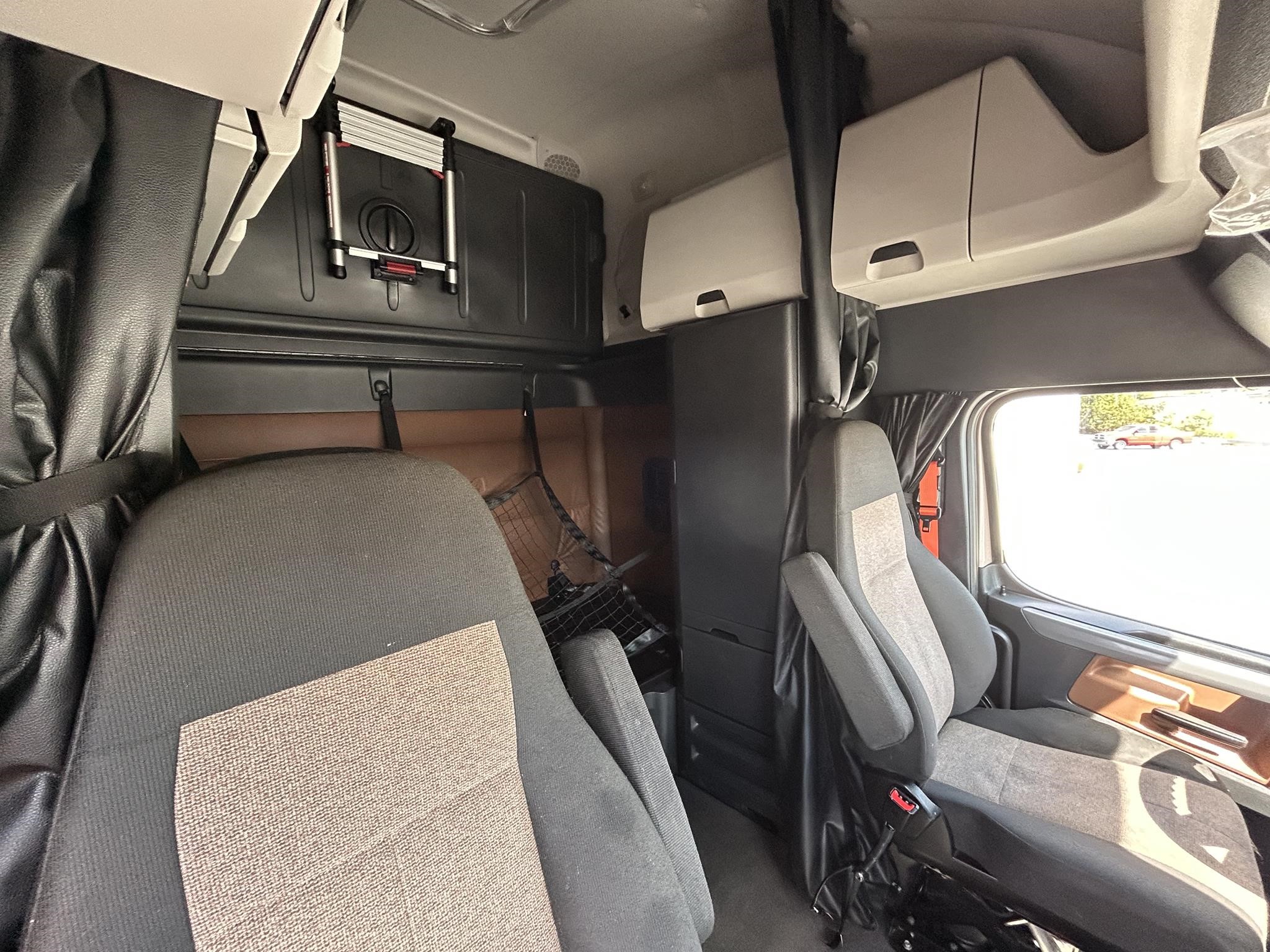 2022 Freightliner Cascadia in New England, MA — photo 8