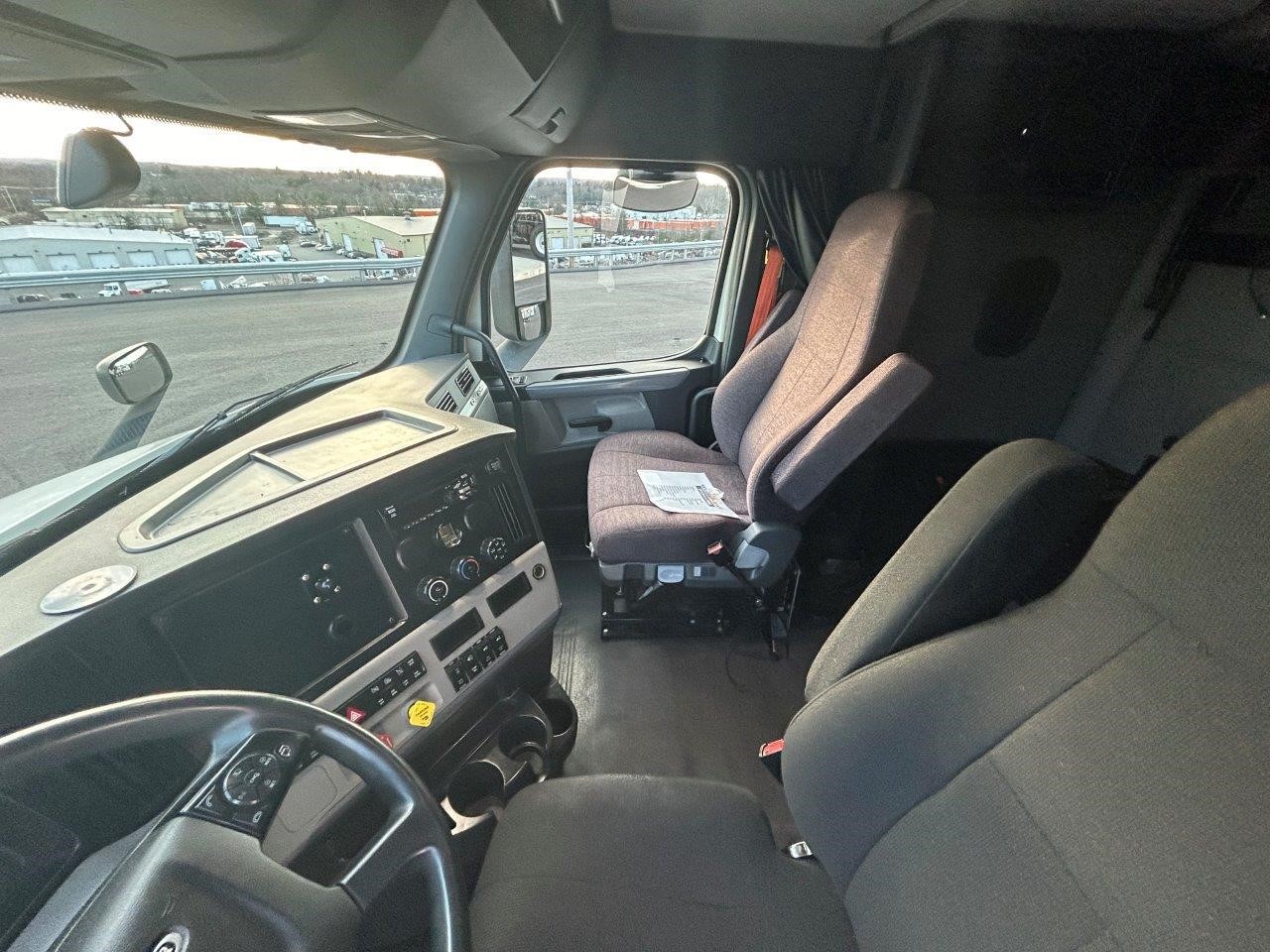 2022 Freightliner Cascadia in New England, MA — photo 5