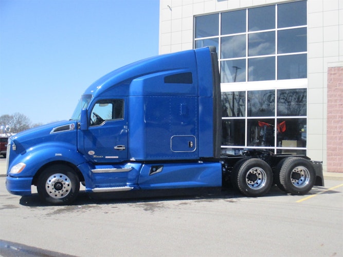 2019 Kenworth T680 photo 2