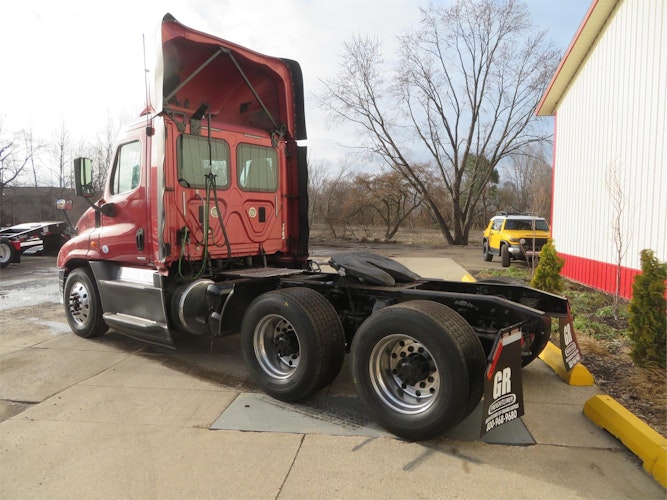2016 Freightliner Cascadia 125" Sleeper Cab photo 4