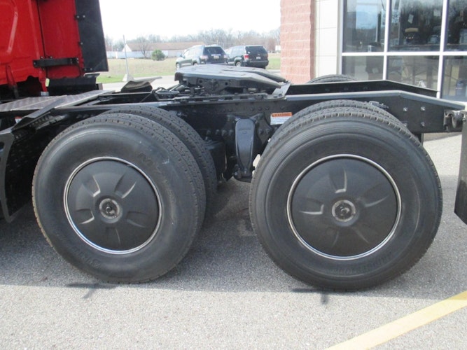 2022 Freightliner Cascadia 126" Sleeper Cab photo 3