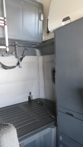 2021 Freightliner Cascadia 126" Sleeper Cab photo 2