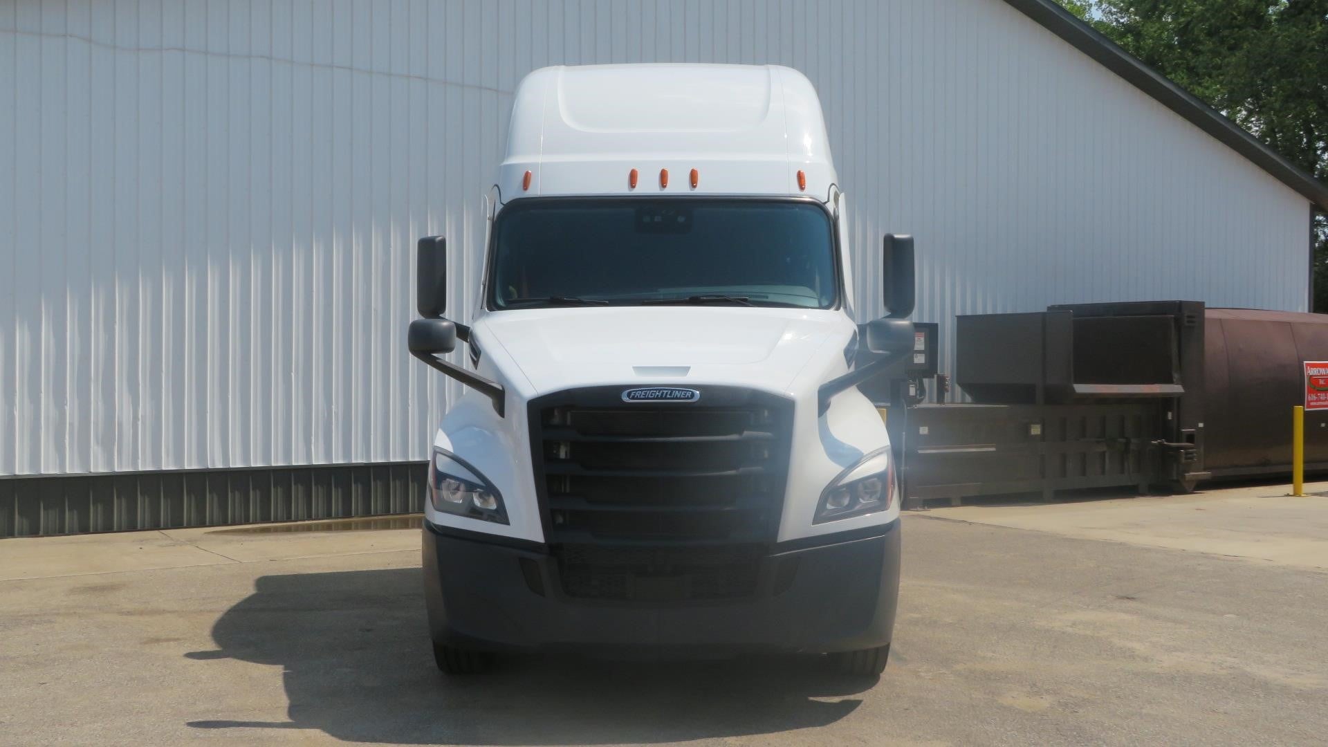 2023 Freightliner Cascadia in MI — photo 2