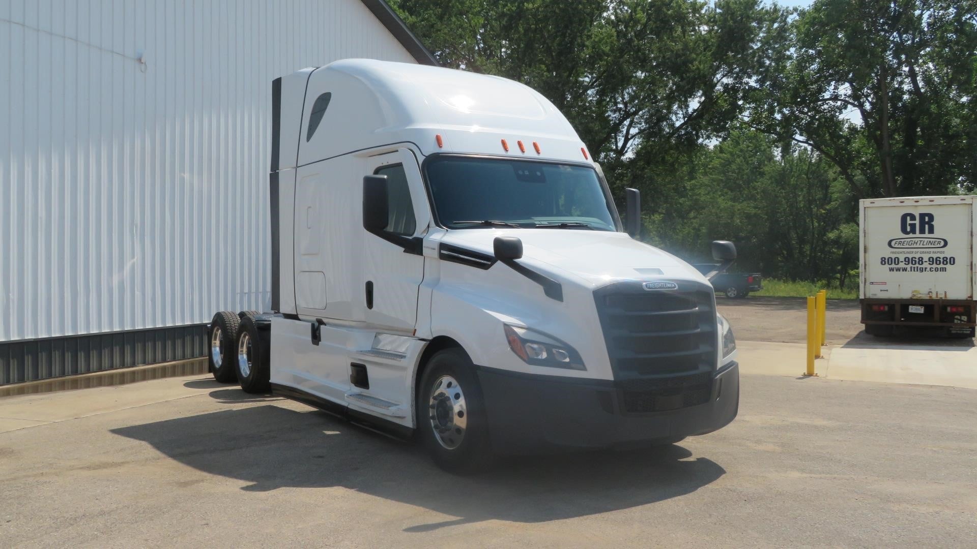 2023 Freightliner Cascadia in MI — photo 3