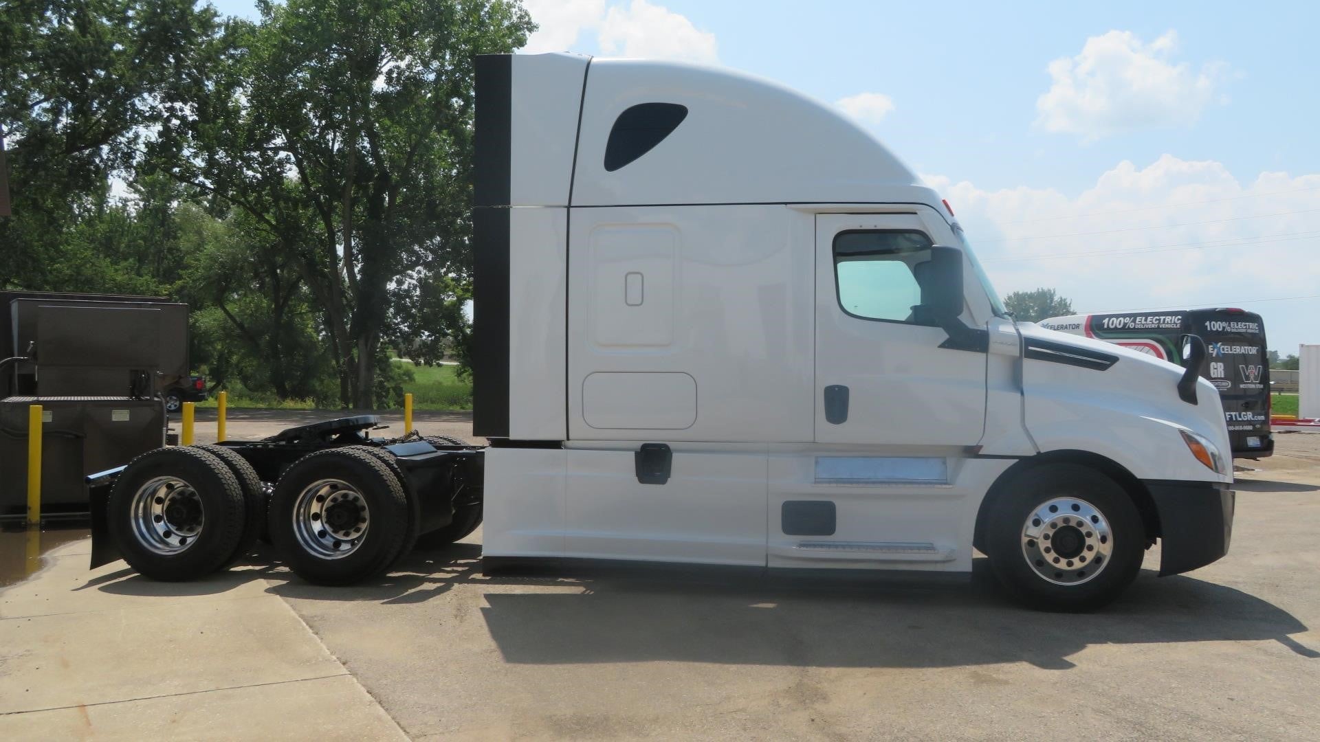 2023 Freightliner Cascadia in MI — photo 4