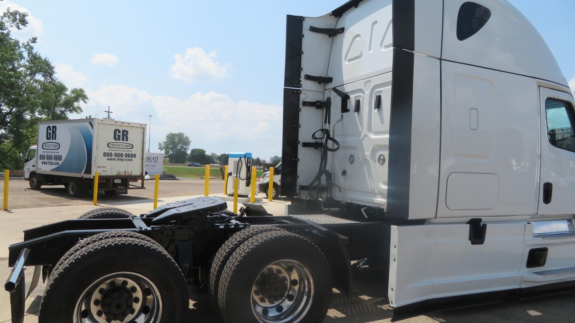 2023 Freightliner Cascadia in MI — photo 5