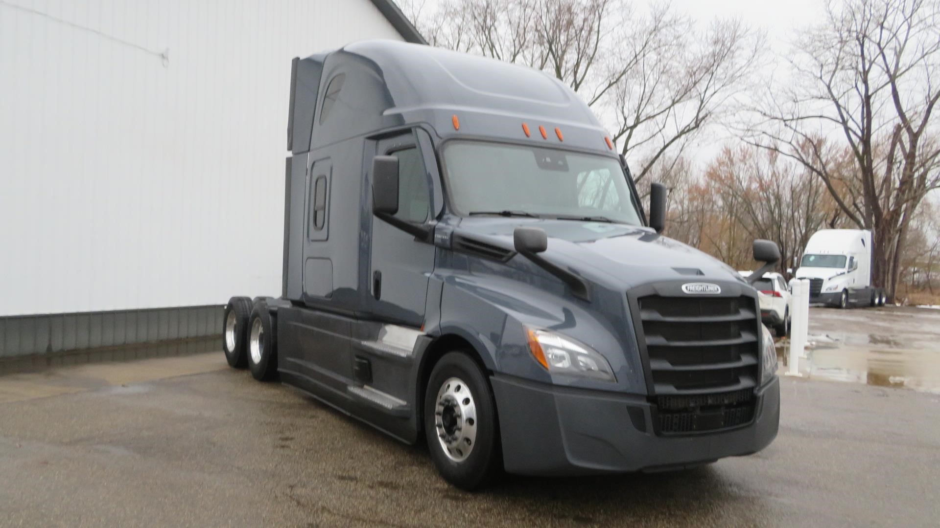 2022 Freightliner Cascadia in MI — photo 3